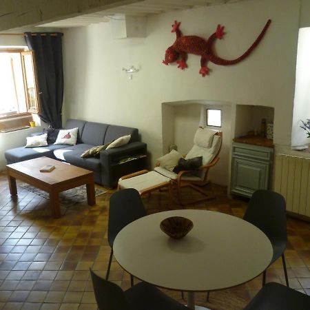 Une Maison Dans Le Village Ribiers Eksteriør bilde