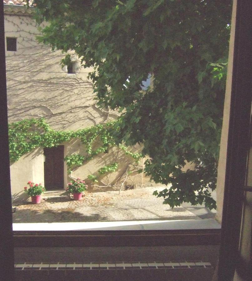 Une Maison Dans Le Village Ribiers Eksteriør bilde