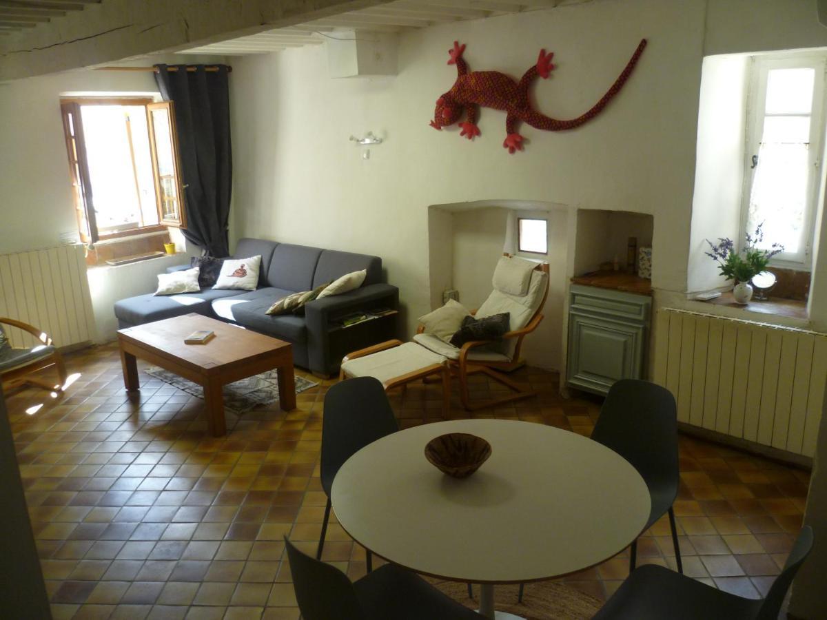 Une Maison Dans Le Village Ribiers Eksteriør bilde